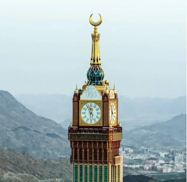 تجوّل مع مرشدك الخاص في مكة المكرمة