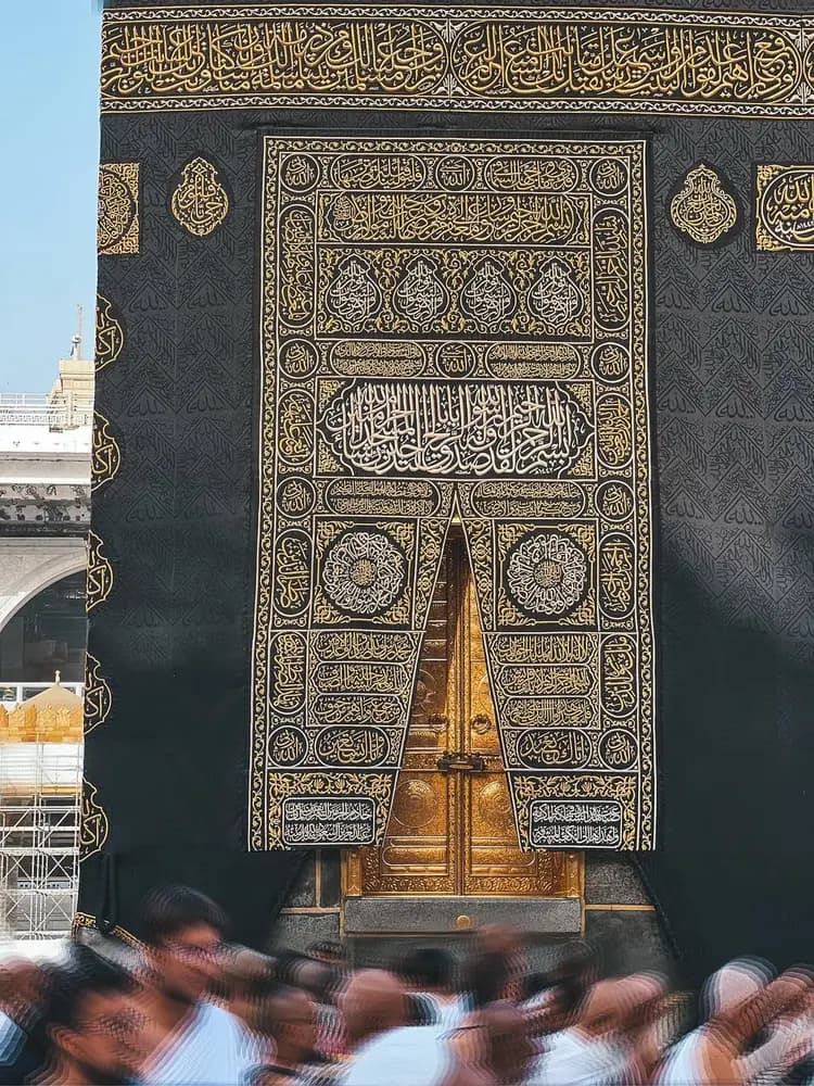 تجوّل مع مرشدك الخاص في مكة المكرمة